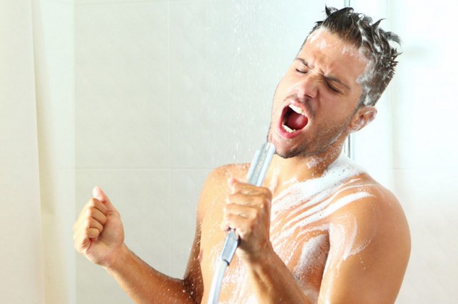 Tắm nước nóng hay nước lạnh tốt hơn cho sức khỏe?