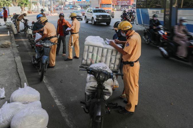 Mức phạt tiền với tài xế ôtô - xe máy vi phạm giao thông tăng thế nào qua các năm đến 2025