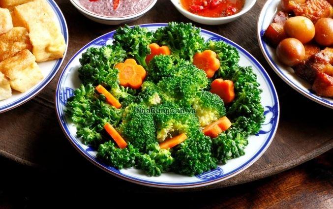 Điều ít ai ngờ khi hấp rau bằng lò vi sóng